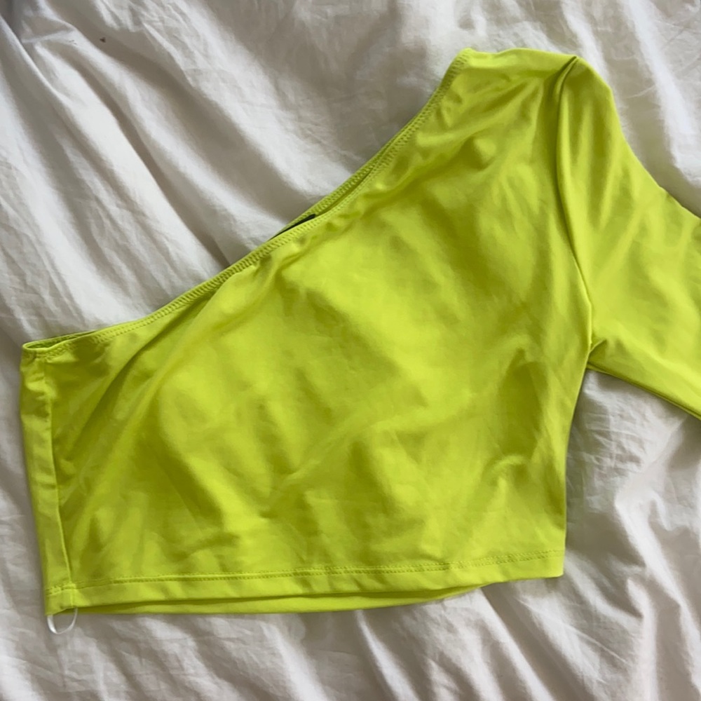 SHEIN NEON YELLOW/GREEN ONE-SLEEVE CROPTOP